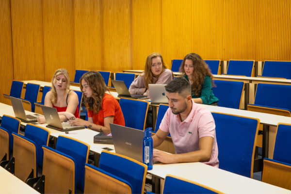 Studenten in een collegezaal