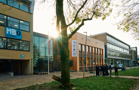 Buitenkant gebouw MBO Utrecht locatie Australiëlaan